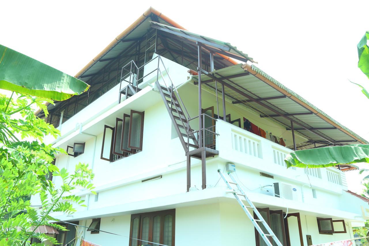 Manavalan House Acomodação com café da manhã Alwaye Exterior foto